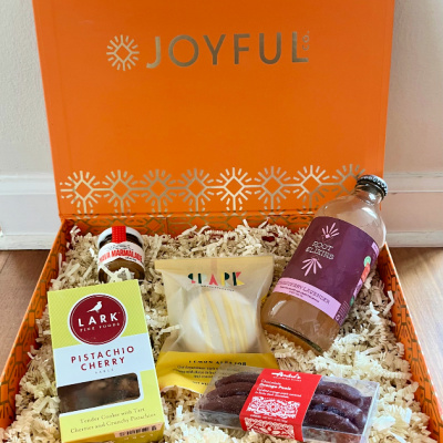 Gift Box Sunday: Joyful Co “The Delighted Box” #Giveaway