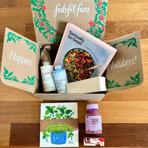 Subscription Box Sunday: Winter ’24 FabFitFun Box #Giveaway